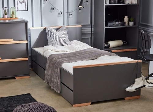 Łóżko 90x200 Snap młodzieżowe ciemnoszare plus drewno firmy Pinio