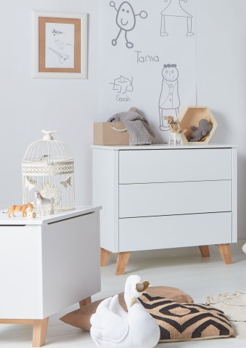 Komoda dziecięca biała Zara trzy szuflady Novelies 